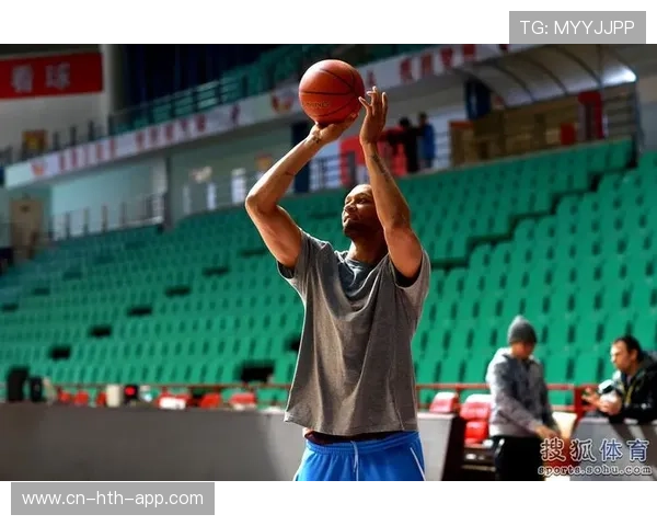 乌比格佩戴特殊眼镜进行训练，提升备战状态